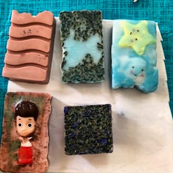 Hi Welcome to my closet!Free gift with purchase 🎁 - Picture 5 of 11